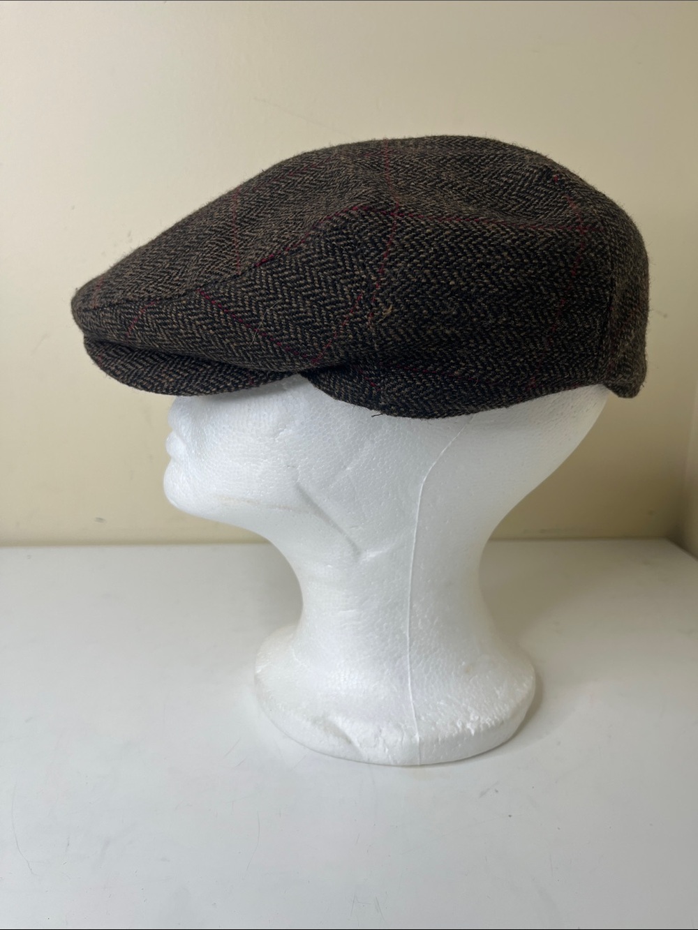 Country Gentleman Men's Brown Tweed Herringbone Flat Cap with Subtle Windowpane